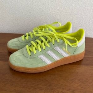 Adidas Women's Yellow Handball Spezial Sneaker, 5 unisex